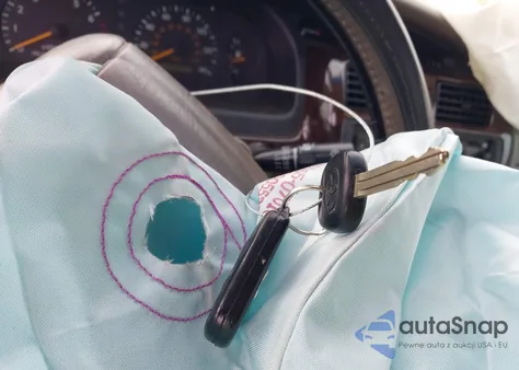 1998 Toyota Avalon Xls from USA, damaged, VIN 4T1BF18B9WU236842